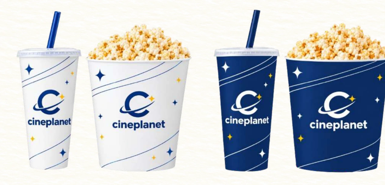 Envases Cineplanet en azul y blanco para canchita y bebidas